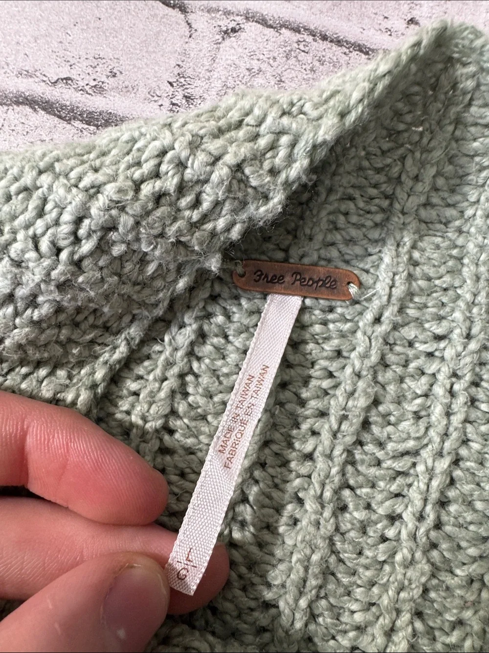 Free People women L Large sage green cable knit oversized cropped cotton sweater